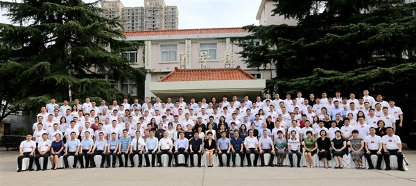 建设国家中心城市又注新活力郑州市青年企业家商会成立(图4) 建设国家中心城市又注新活力郑州市青年企业家商会成立(图4)