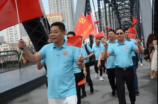 系列活动之三:抗美援朝 永铸丰碑---鸭绿江边参观“中朝友谊桥”,传承友谊扬正气(图3) 系列活动之三:抗美援朝 永铸丰碑---鸭绿江边参观“中朝友谊桥”,传承友谊扬正气(图3)