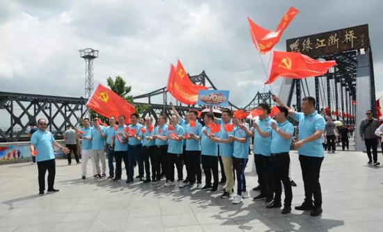 系列活动之三:抗美援朝 永铸丰碑---鸭绿江边参观“中朝友谊桥”,传承友谊扬正气(图5) 系列活动之三:抗美援朝 永铸丰碑---鸭绿江边参观“中朝友谊桥”,传承友谊扬正气(图5)