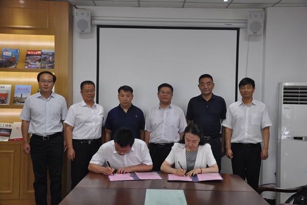 新疆建设兵团第十三师代表团来郑走访调研(图3) 新疆建设兵团第十三师代表团来郑走访调研(图3)