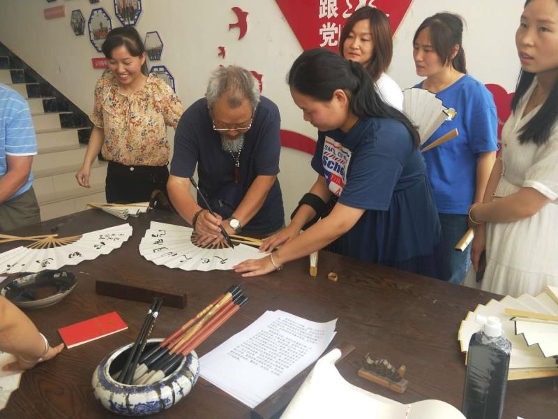 惠济区江山路街道开展红心永向党书写新时代庆祝建党98周年书画展活动(图2) 惠济区江山路街道开展红心永向党书写新时代庆祝建党98周年书画展活动(图2)