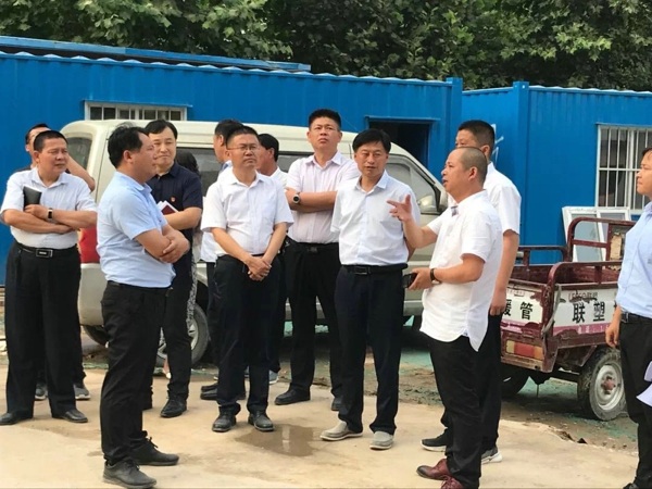 郑州温州商会副会长单位南乐县世纪联华项目受关注---南乐县委副书记、县长曹拥军现场视察指导(图2) 郑州温州商会副会长单位南乐县世纪联华项目受关注---南乐县委副书记、县长曹拥军现场视察指导(图2)
