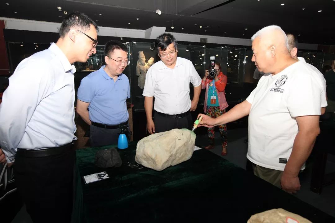 郑州古玩业商会会长单位郑州古玩城迎接全国工商联会员部副部长刘建参访(图4) 郑州古玩业商会会长单位郑州古玩城迎接全国工商联会员部副部长刘建参访(图4)