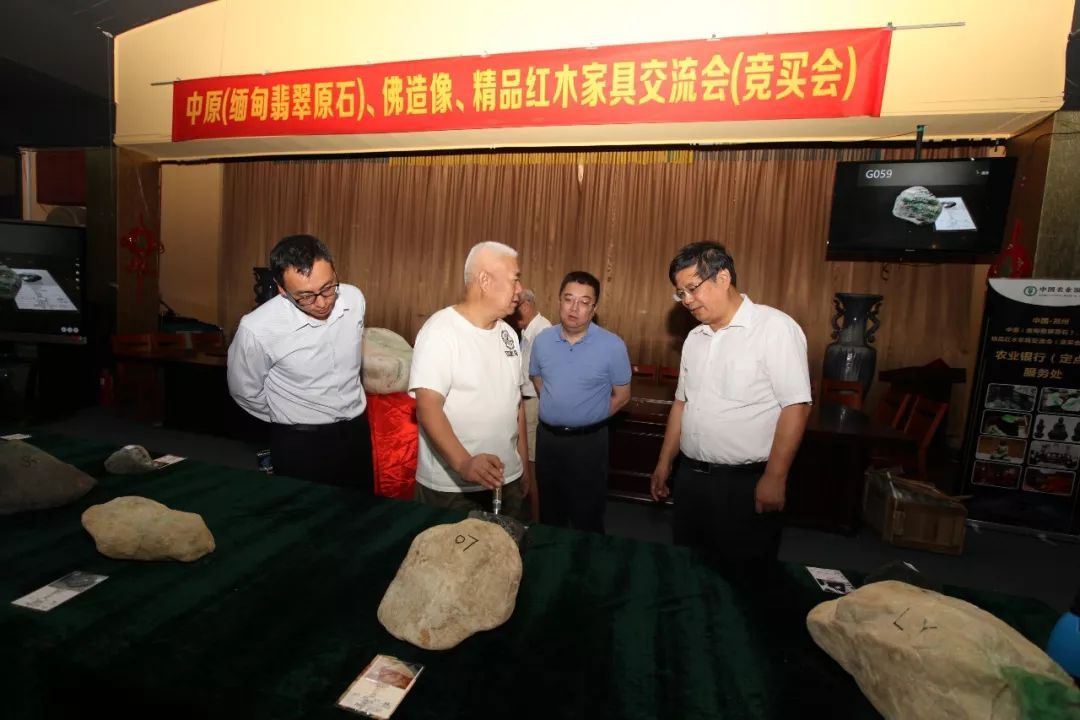 郑州古玩业商会会长单位郑州古玩城迎接全国工商联会员部副部长刘建参访(图5) 郑州古玩业商会会长单位郑州古玩城迎接全国工商联会员部副部长刘建参访(图5)