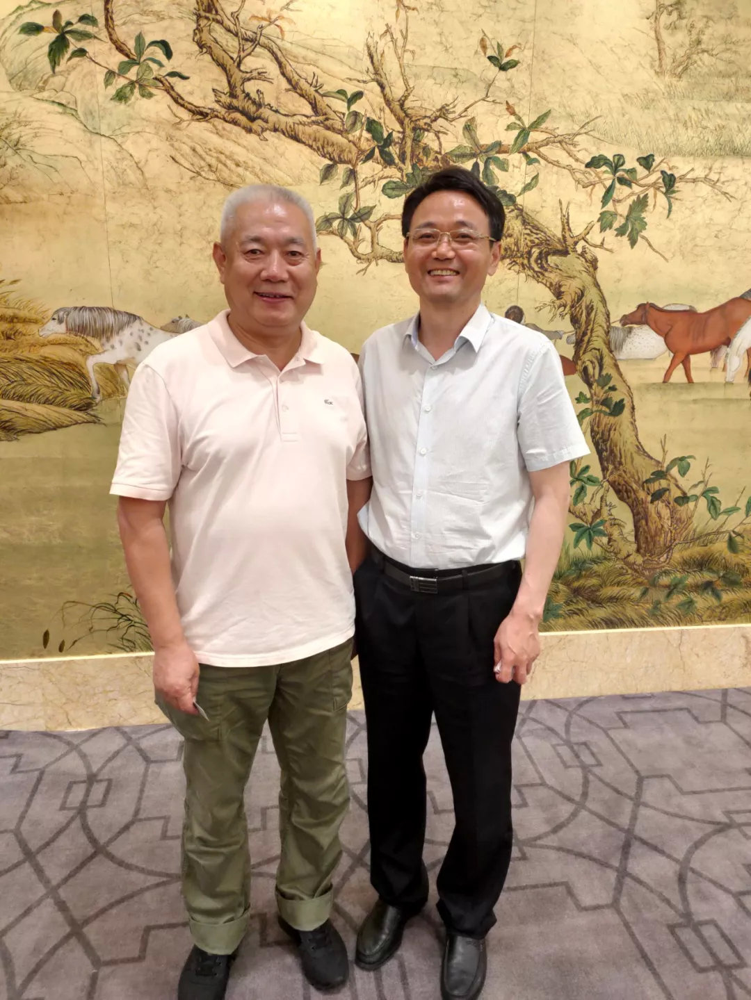 郑州市古玩业商会蒋继明会长随全国工商联第八联系工作组到黑龙江双鸭山市调研(图2) 郑州市古玩业商会蒋继明会长随全国工商联第八联系工作组到黑龙江双鸭山市调研(图2)