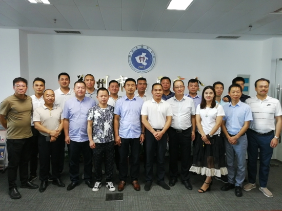 河南省福建商会会长轮值会议在郑州市南平商会圆满举行(图2) 河南省福建商会会长轮值会议在郑州市南平商会圆满举行(图2)