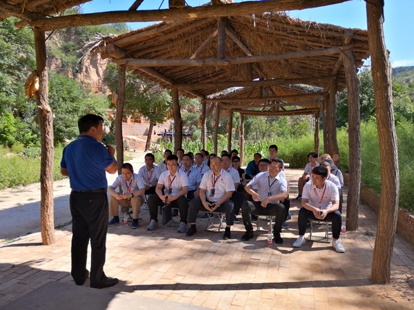 郑州市青年企业家商会举办“不忘初心,牢记使命”主题教育培训班(图2) 郑州市青年企业家商会举办“不忘初心,牢记使命”主题教育培训班(图2)