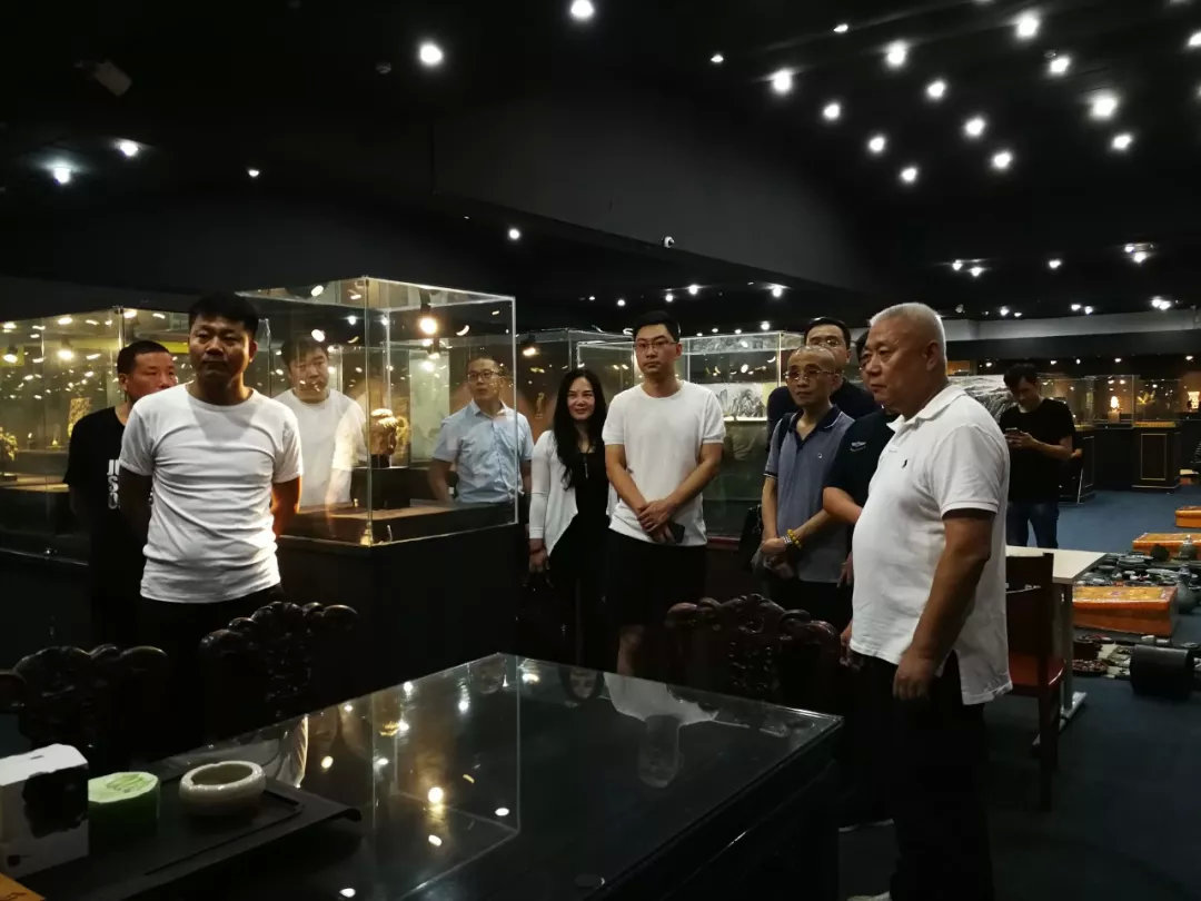 郑州市古玩业商会会长单位郑州古玩城举办“艺术银行——艺术与金融”研讨会(图1) 郑州市古玩业商会会长单位郑州古玩城举办“艺术银行——艺术与金融”研讨会(图1)