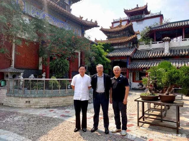 郑州市古玩业商会会长单位欢迎全国工商联副主席王志雄、常委温显来参观考察(图3) 郑州市古玩业商会会长单位欢迎全国工商联副主席王志雄、常委温显来参观考察(图3)