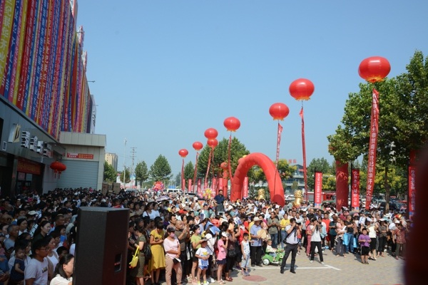 南乐世纪联华购物广场隆重开业---郑州温州商会组团参加 会长卢庆中致辞并剪彩(图2) 南乐世纪联华购物广场隆重开业---郑州温州商会组团参加 会长卢庆中致辞并剪彩(图2)