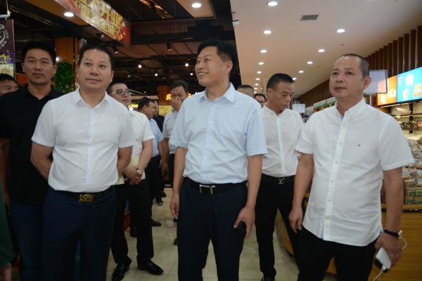 温州客商 走进南乐---郑州温州商会组团参加南乐县开放招商推介会(图2) 温州客商 走进南乐---郑州温州商会组团参加南乐县开放招商推介会(图2)