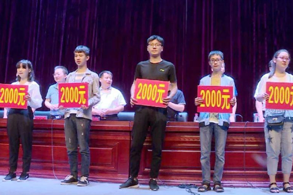 金秋助学圆梦想,扶贫助困显真情(图2) 金秋助学圆梦想,扶贫助困显真情(图2)