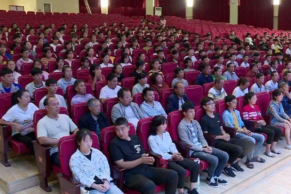 金秋助学圆梦想,扶贫助困显真情(图3) 金秋助学圆梦想,扶贫助困显真情(图3)