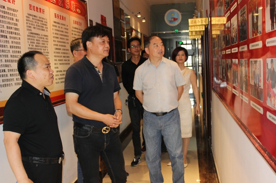 热烈欢迎海宁市领导莅临指导(图1) 热烈欢迎海宁市领导莅临指导(图1)