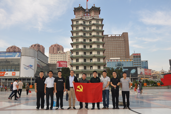 市工商联组织机关党员干部参观郑州二七纪念馆(图1) 市工商联组织机关党员干部参观郑州二七纪念馆(图1)