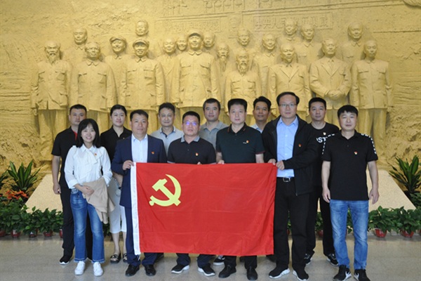 市工商联组织机关党员干部参观郑州市政协文史馆(图1) 市工商联组织机关党员干部参观郑州市政协文史馆(图1)