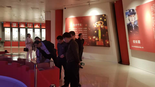 伟德体育直播开奖入口参观郑州好人馆(图2) 伟德体育直播开奖入口参观郑州好人馆(图2)