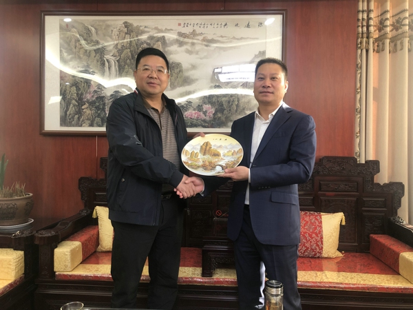 温州商学院党委书记、执行校长周湘浙一行到郑州温州商会走访交流(图2) 温州商学院党委书记、执行校长周湘浙一行到郑州温州商会走访交流(图2)