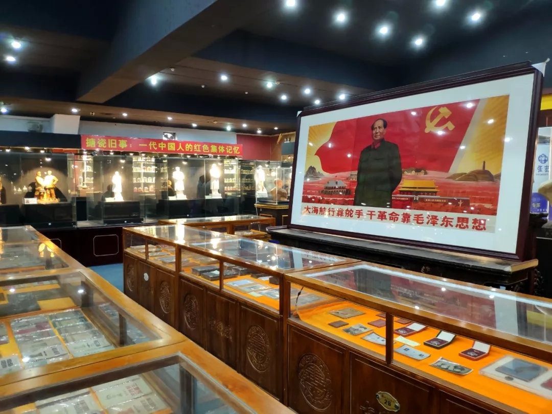 郑州市古玩业商会会长单位郑州古玩城成功举行红色收藏精品大型展(图1) 郑州市古玩业商会会长单位郑州古玩城成功举行红色收藏精品大型展(图1)