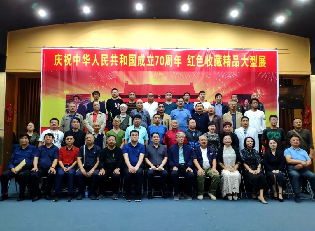 郑州市古玩业商会会长单位郑州古玩城成功举行红色收藏精品大型展(图2) 郑州市古玩业商会会长单位郑州古玩城成功举行红色收藏精品大型展(图2)