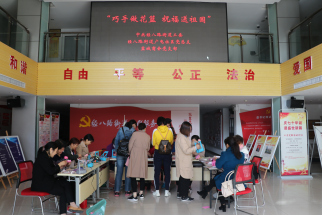 盐城商会举办“巧手做花篮 祝福送祖国”活动(图1) 盐城商会举办“巧手做花篮 祝福送祖国”活动(图1)