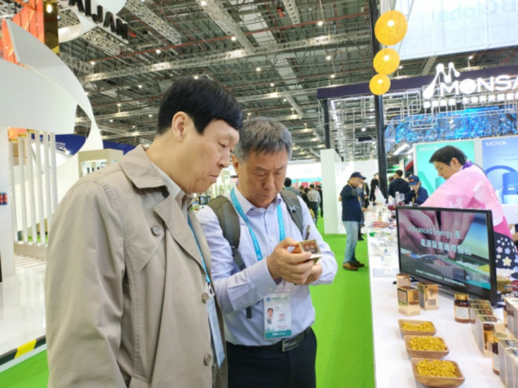 郑州市电梯商会组织会员单位赴上海参加第二届进博会(图1) 郑州市电梯商会组织会员单位赴上海参加第二届进博会(图1)