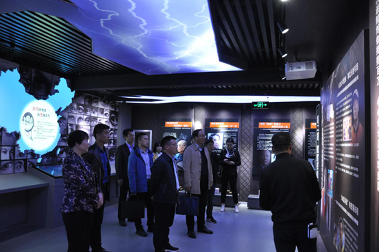 伟德体育直播开奖入口参观中牟县廉政教育基地(图1) 伟德体育直播开奖入口参观中牟县廉政教育基地(图1)