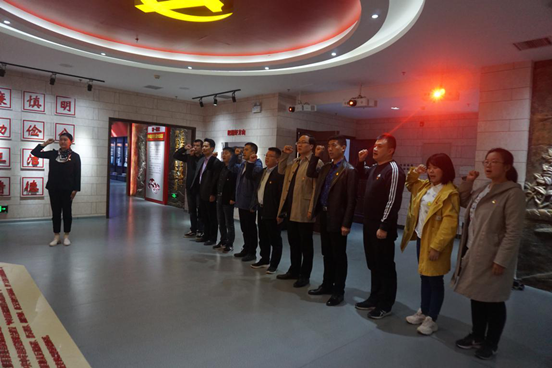 伟德体育直播开奖入口参观中牟县廉政教育基地(图2) 伟德体育直播开奖入口参观中牟县廉政教育基地(图2)