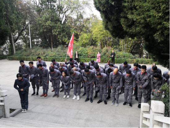 盐城商会赴新县开展“不忘初心、牢记使命”主题教育实践活动(图2) 盐城商会赴新县开展“不忘初心、牢记使命”主题教育实践活动(图2)