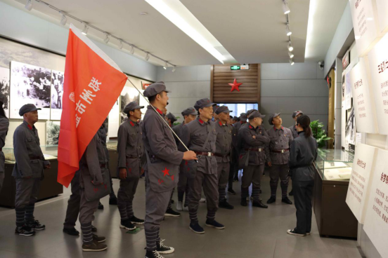 盐城商会赴新县开展“不忘初心、牢记使命”主题教育实践活动(图3) 盐城商会赴新县开展“不忘初心、牢记使命”主题教育实践活动(图3)