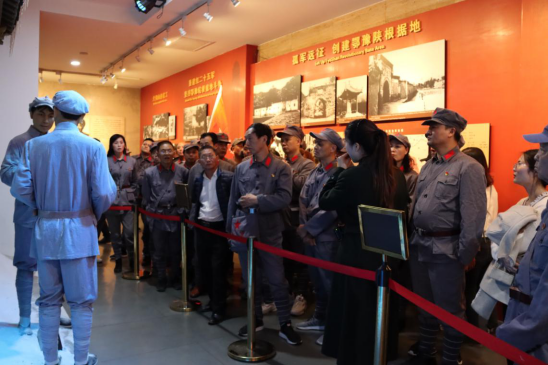 盐城商会赴新县开展“不忘初心、牢记使命”主题教育实践活动(图4) 盐城商会赴新县开展“不忘初心、牢记使命”主题教育实践活动(图4)