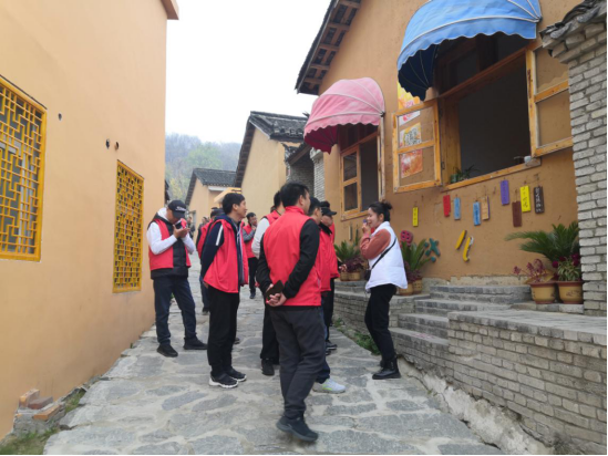 盐城商会赴新县开展“不忘初心、牢记使命”主题教育实践活动(图6) 盐城商会赴新县开展“不忘初心、牢记使命”主题教育实践活动(图6)