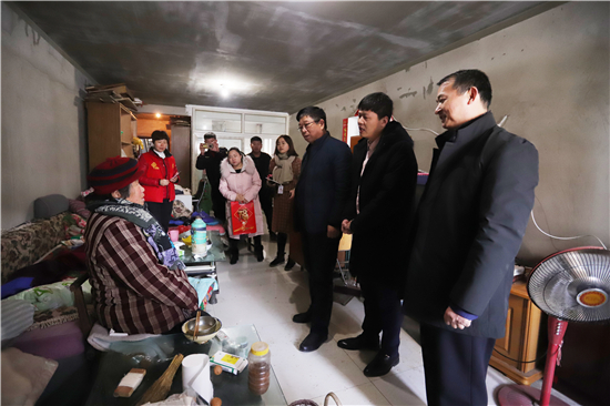 高新区党群工作部(工商联)慰问辖区困难群众(图3) 高新区党群工作部(工商联)慰问辖区困难群众(图3)