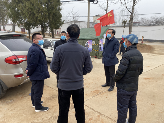 伟德体育直播开奖入口党组书记李金勇一行赴宋窑村督促疫情防控工作(图1) 伟德体育直播开奖入口党组书记李金勇一行赴宋窑村督促疫情防控工作(图1)