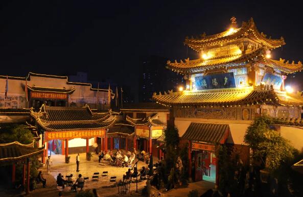 郑州市古玩业会长单位郑州古玩城文化夜市点亮“夜经济”(图3) 郑州市古玩业会长单位郑州古玩城文化夜市点亮“夜经济”(图3)