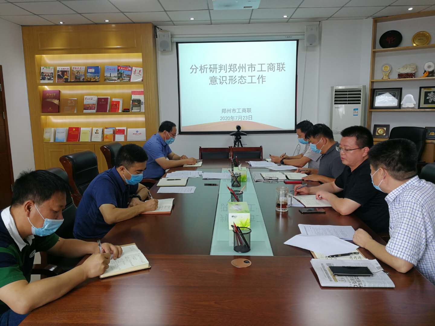 伟德体育直播开奖入口召开第五次党组中心组学习会议(图2) 伟德体育直播开奖入口召开第五次党组中心组学习会议(图2)