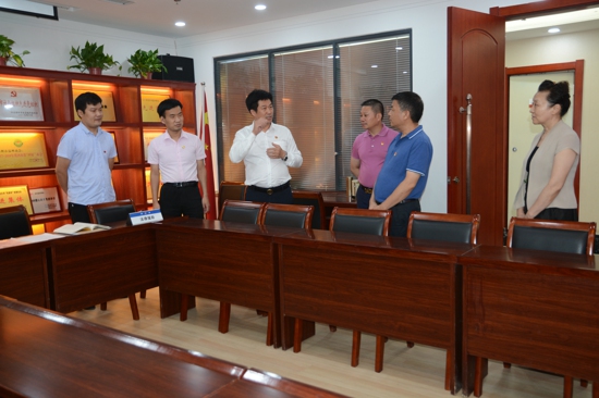 郑州市民政局领导莅临郑州市温州商会考察指导工作(图3) 郑州市民政局领导莅临郑州市温州商会考察指导工作(图3)