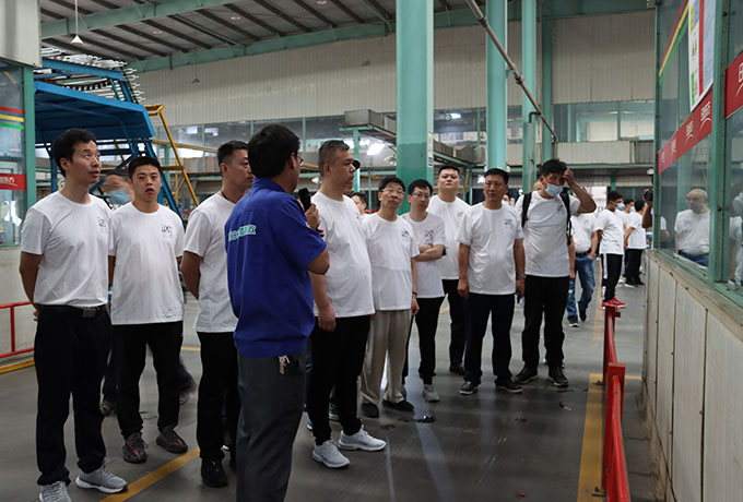 郑州市盐城商会组织会员开展名企游学活动(图2) 郑州市盐城商会组织会员开展名企游学活动(图2)