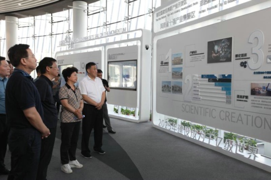 西安市政协副主席史晓红到高新区工商联会员单位调研(图1) 西安市政协副主席史晓红到高新区工商联会员单位调研(图1)