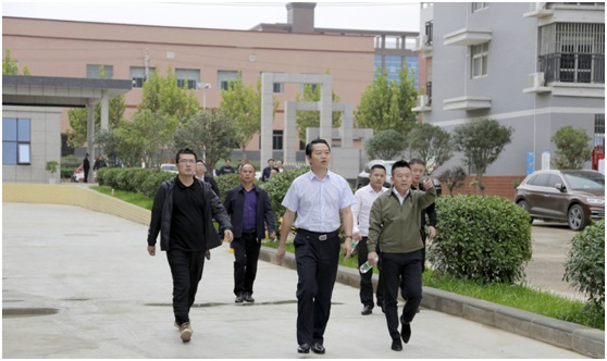 中共平江县委副书记、县长黄伟雄一行考察调研郑州市平江商会会员企业(图4) 中共平江县委副书记、县长黄伟雄一行考察调研郑州市平江商会会员企业(图4)