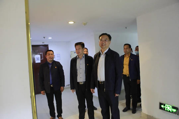 市委常委、市纪委书记、市监委代主任杜新军走访平江商会(图1) 市委常委、市纪委书记、市监委代主任杜新军走访平江商会(图1)