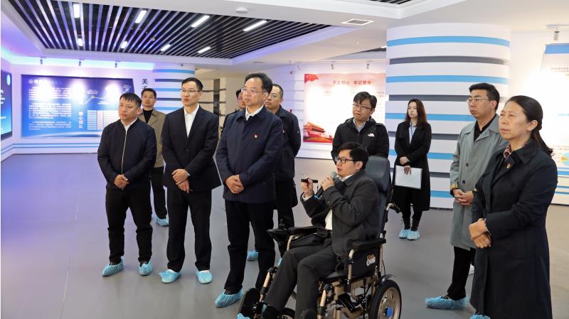 市委常委、市纪委书记、市监委代主任杜新军调研航空港区民营企业(图1) 市委常委、市纪委书记、市监委代主任杜新军调研航空港区民营企业(图1)