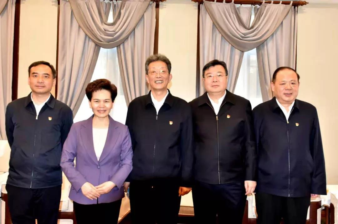 全国市场监管系统非公党建观摩团到伟德体育直播开奖入口主席企业康利达集团参观(图1) 全国市场监管系统非公党建观摩团到伟德体育直播开奖入口主席企业康利达集团参观(图1)