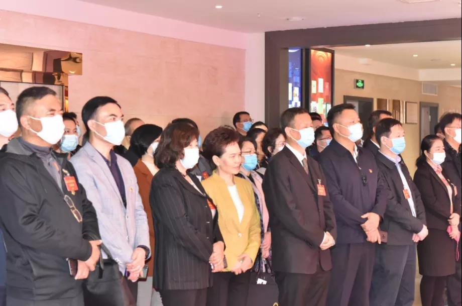 全国市场监管系统非公党建观摩团到伟德体育直播开奖入口主席企业康利达集团参观(图2) 全国市场监管系统非公党建观摩团到伟德体育直播开奖入口主席企业康利达集团参观(图2)