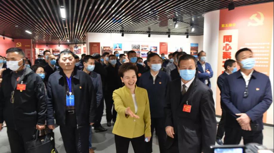 全国市场监管系统非公党建观摩团到伟德体育直播开奖入口主席企业康利达集团参观(图3) 全国市场监管系统非公党建观摩团到伟德体育直播开奖入口主席企业康利达集团参观(图3)