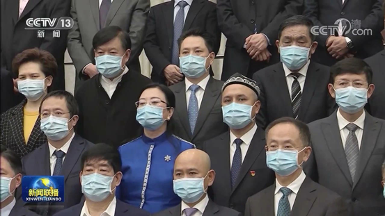 薛景霞主席参加中国光彩事业促进会第六次会员代表大会暨全国抗击新冠肺炎疫情民营经济先进个人表彰大会(图3) 薛景霞主席参加中国光彩事业促进会第六次会员代表大会暨全国抗击新冠肺炎疫情民营经济先进个人表彰大会(图3)