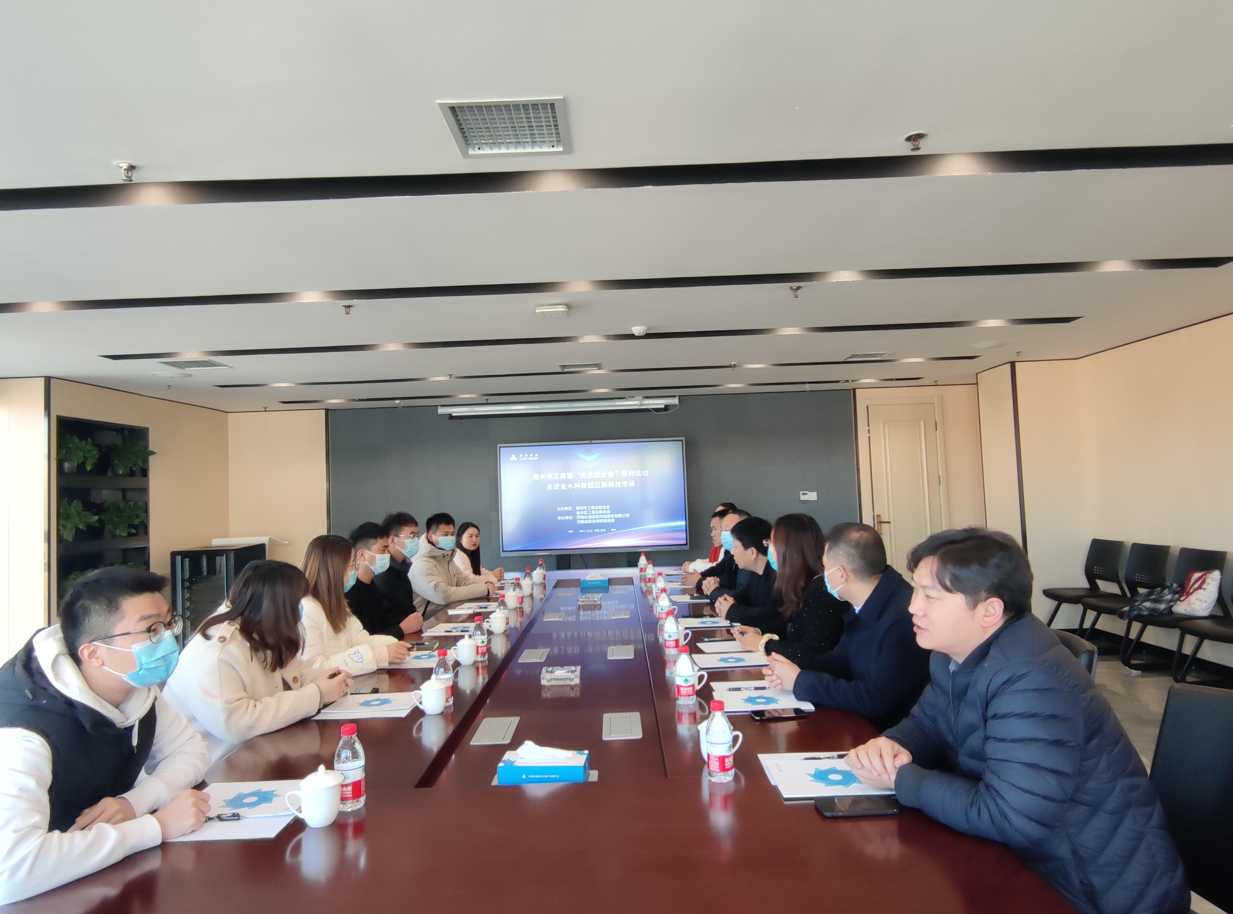 送法进企业 护航促发展(图2) 送法进企业 护航促发展(图2)