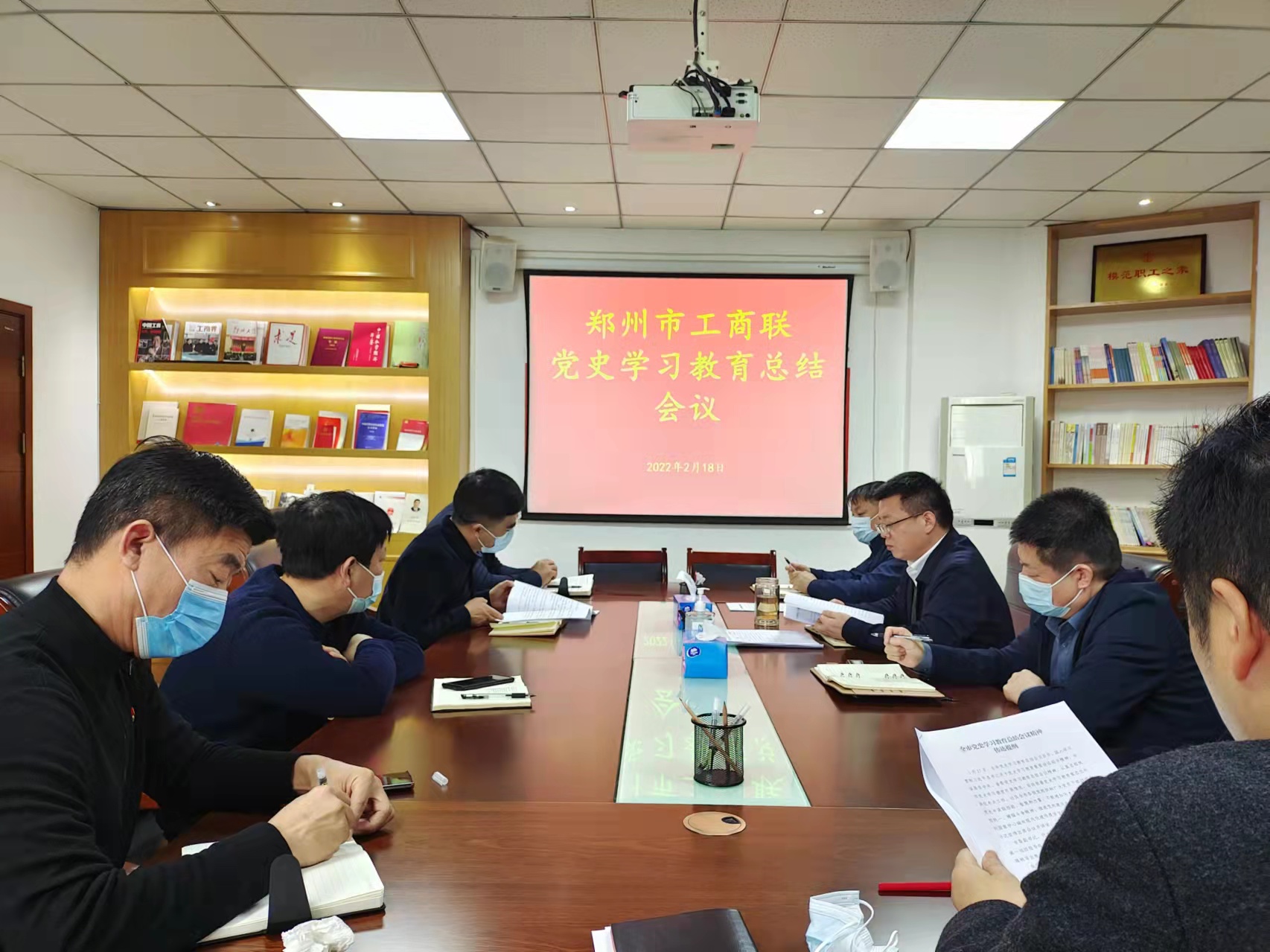 伟德体育直播开奖入口传达贯彻市委十二届二次 全体会议暨市委经济工作会议精神(图1) 898610084.jpg