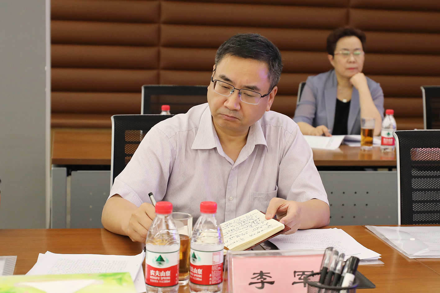 航空港区工商联召开主席会议暨会员代表座谈会(图4) 李军同志发言.png