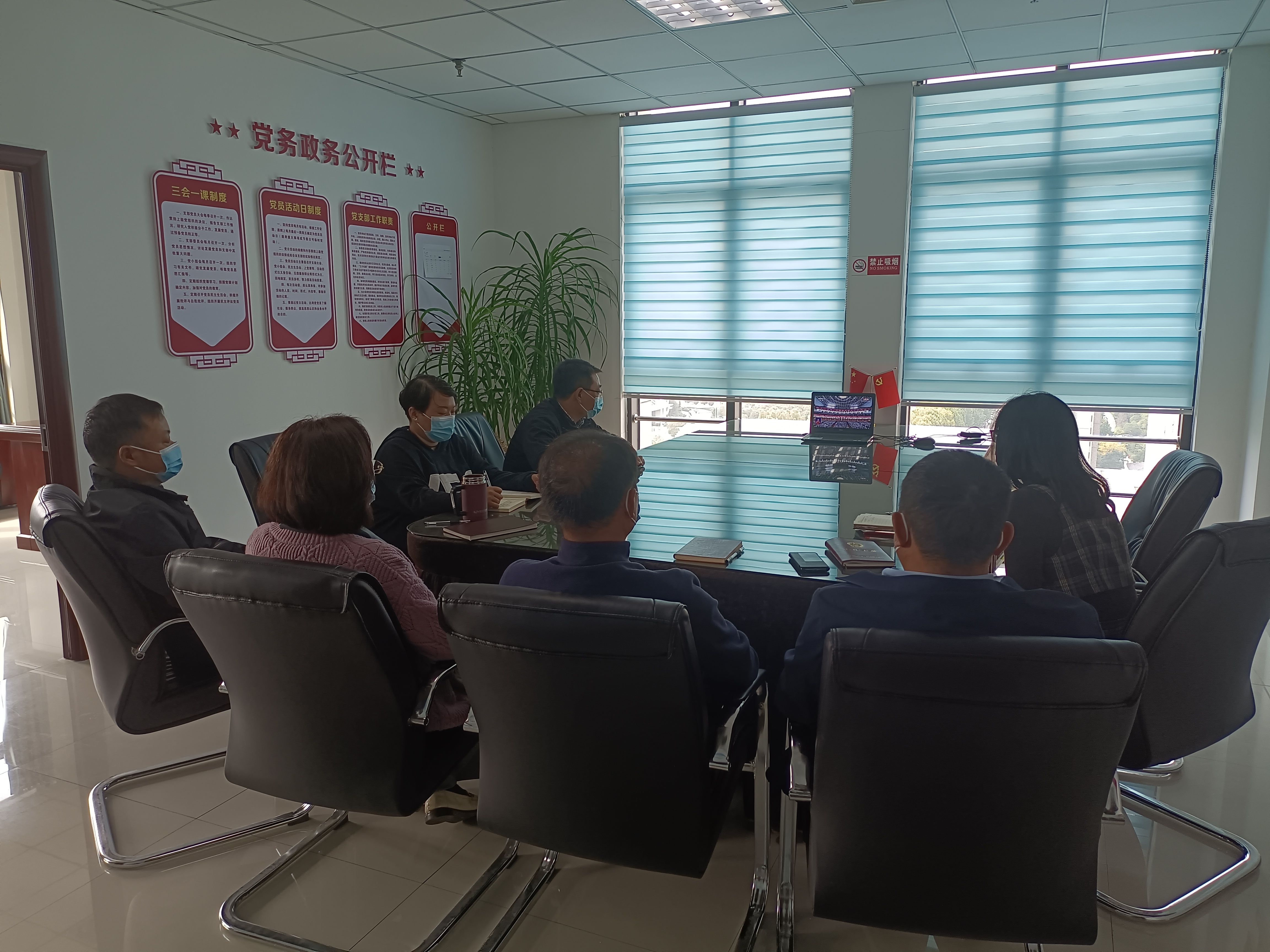 登封市工商联组织全体机关干部收听收看党的二十大开幕式(图1) IMG_20221016_100418.jpg